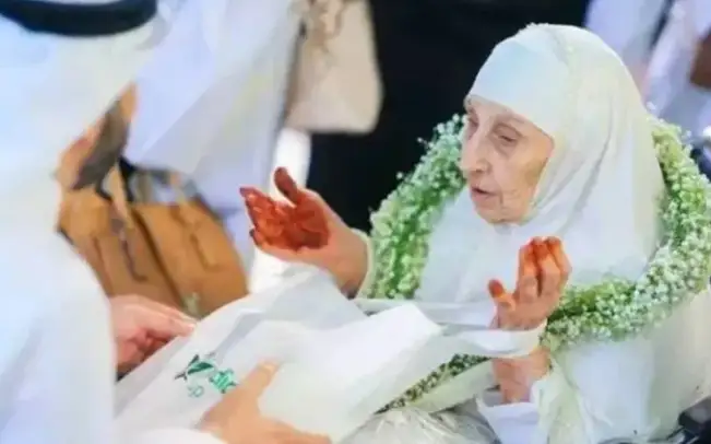 ১৩০ বছর বয়সে হজ করা আলজেরীয় নারী সারহুদার ইন্তেকাল