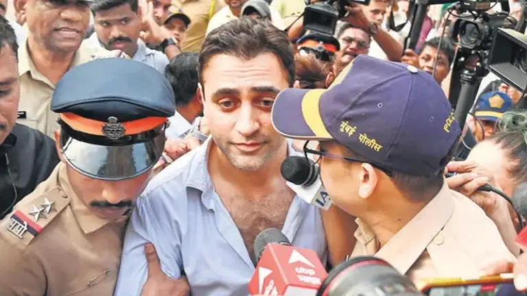 ‘ভারত ছাড়ার’ নোটিশকে আদালতে চ্যালেঞ্জ করলেন অভিনেতা ইমরান খান
