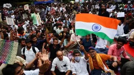 দিল্লিতে নেতাদের কারাবন্দি, প্রতিবাদে দেশজুড়ে ‘লেহরা দো তিরঙ্গা’ কর্মসূচি