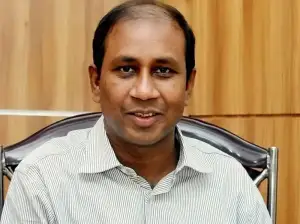 স্বৈরাচার সরকারের সাবেক এসবি প্রধান মনিরুল ও পরিবারের সদস্যদের ব্যাংক হিসাব জব্দের নির্দেশ আদালতের