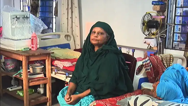 অনার্স ও এমকমে প্রথম হয়েও শেষ বয়সে বৃদ্ধাশ্রমে রমা রোকসানা