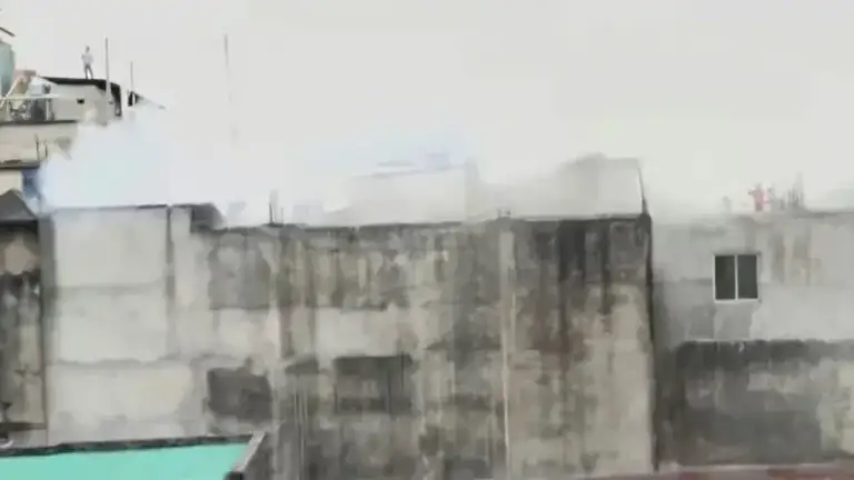 পুরান ঢাকার চকবাজারে মার্কেটে আগু’ন