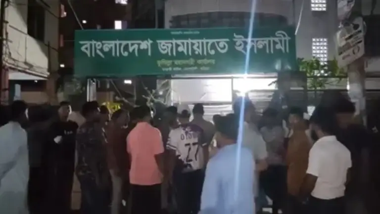 কুমিল্লায় জামায়াতের দুই গ্রুপের সংঘ’র্ষ, মহানগর কার্যালয়ে ভা’ঙচুর