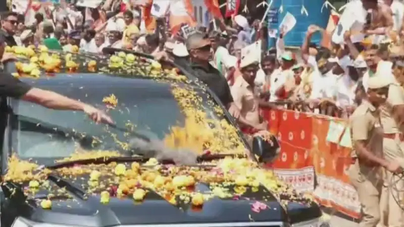 দিল্লিতে বিক্ষো’ভ-ধ’রপাকড়, চেন্নাইয়ে রোড শো করলেন নরেন্দ্র মোদি