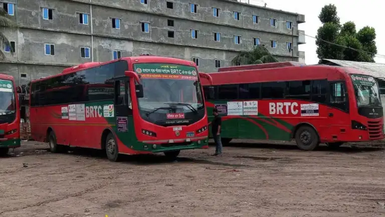 এই প্রথমবার পূজার ছুটিতে যাতায়াত সহজ করতে বিআরটিসির ২০০ বাস প্রস্তুত