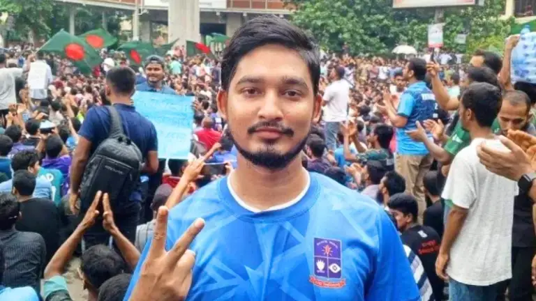 ৪৯ বিসিএসে সুপারিশপ্রাপ্ত হয়েও গেজেটে নাম নেই, রাজু ভাস্কর্যের সামনে আত্মা হুতির ঘোষণা ঢাবি শিক্ষার্থীরআত্মাহুতির ঘোষণা ঢাবি শিক্ষার্থীর