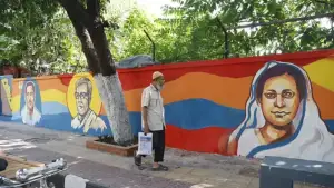 সেগুনবাগিচার ফুটপাতের দেয়ালে বেগম রোকেয়া, জসীমউদ্‌দীন ও জীবনানন্দের প্রতিকৃতি